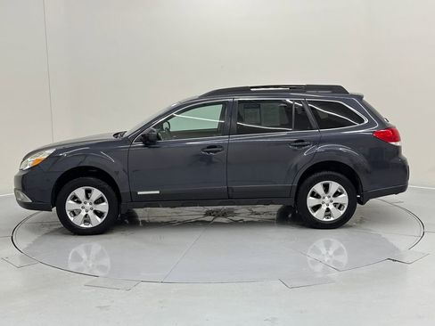 Used 2011 Subaru Outback 2.5i Premium image 2