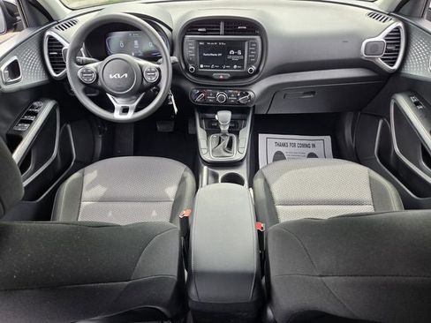 Used 2025 Kia Soul LX w/ LX Technology Package FWD image 13