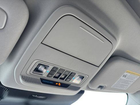 New 2025 Ford Explorer Active w/ Active Comfort Package image 19