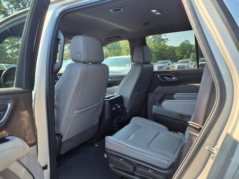 Used 2021 GMC Yukon SLT w/ SLT Luxury Package image 24