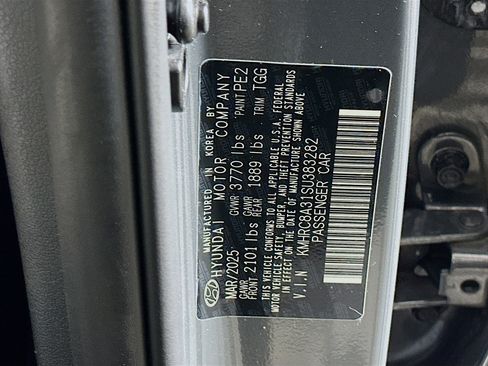 Used 2025 Hyundai Venue SEL image 12