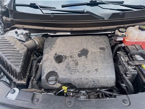 Used 2022 Chevrolet Traverse RS image 32