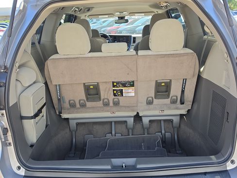 Used 2018 Toyota Sienna LE FWD image 9