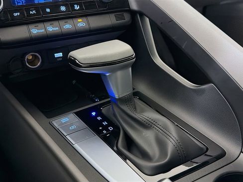 Used 2025 Hyundai Elantra Sport image 19