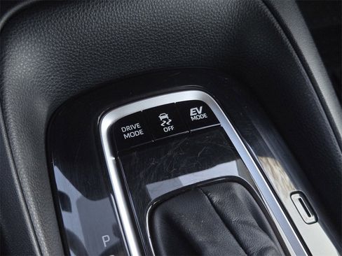 Used 2022 Toyota Corolla LE image 20