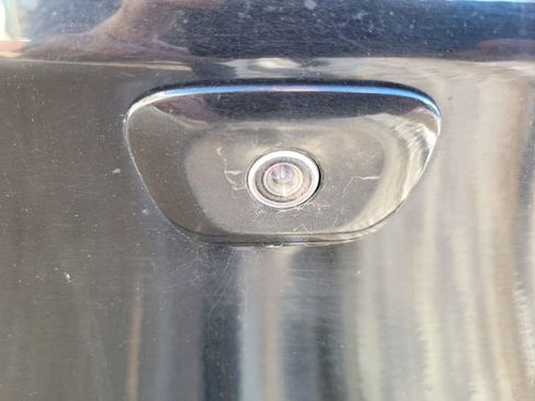 Used 2016 Jeep Cherokee Overland w/ Technology Group image 10