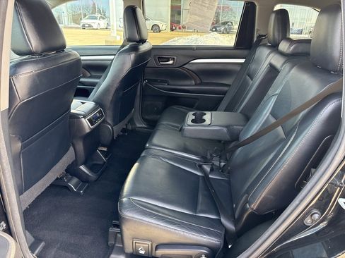 Used 2016 Toyota Highlander XLE image 10