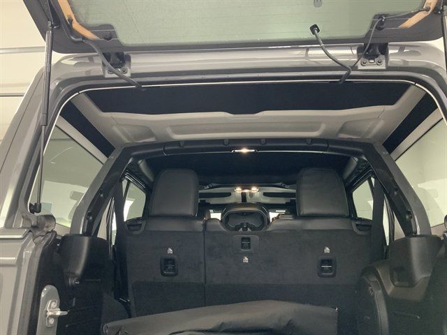 Used 2023 Jeep Wrangler Unlimited Sahara AWD/4WD image 9