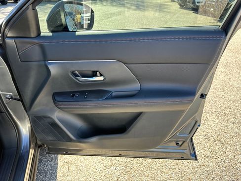 Used 2025 Nissan Kicks SR image 14