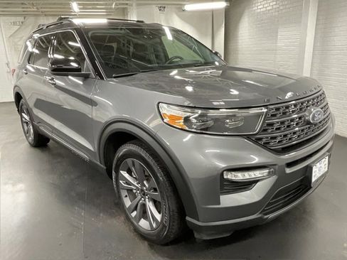 Used 2022 Ford Explorer XLT w/ Equipment Group 202A image 8