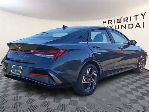 Used 2024 Hyundai Elantra SEL w/ Convenience Package image 4