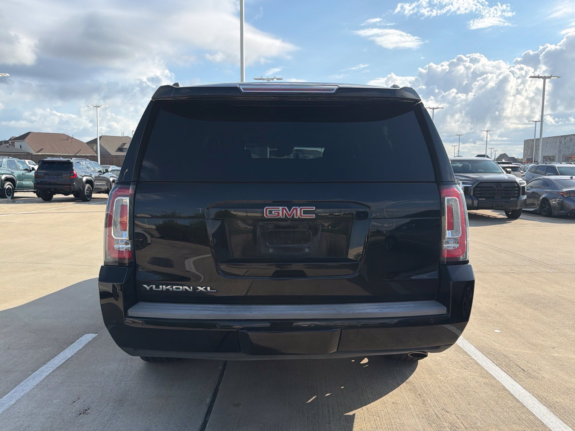 Used 2018 GMC Yukon XL SLT w/ Premium Edition AWD/4WD image 4
