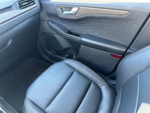 Used 2020 Ford Escape Titanium w/ Titanium Premium Package 2.0 image 15