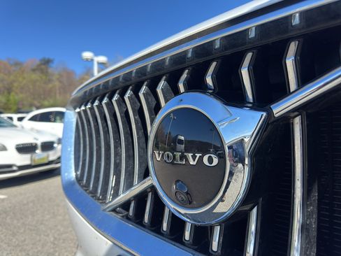 Used 2022 Volvo XC90 T5 Momentum w/ Advanced Package image 2