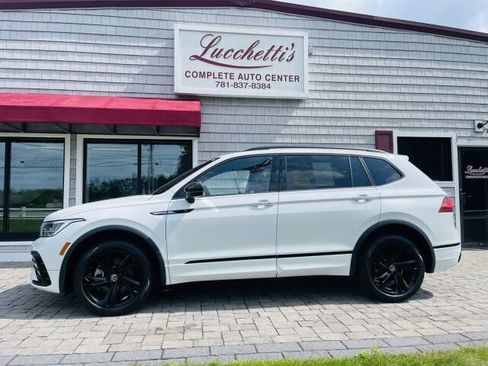 Used 2023 Volkswagen Tiguan SE R-Line AWD/4WD image 2