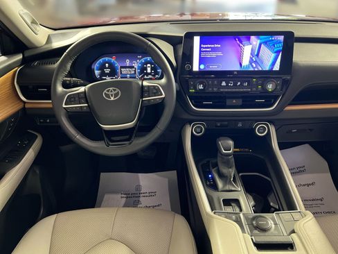 Used 2026 Toyota Grand Highlander AWD image 23