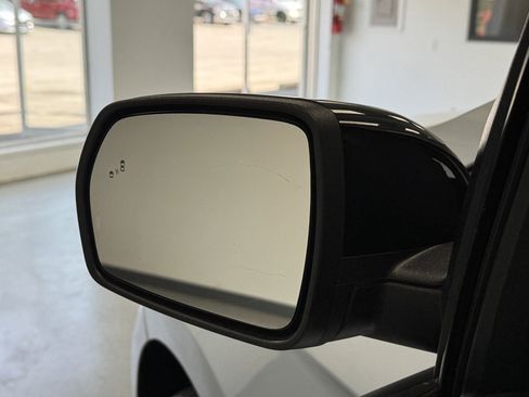 Used 2022 Ford Edge SE w/ Black Appearance Package AWD/4WD image 12