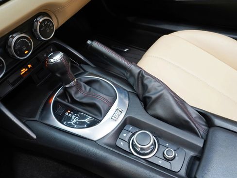 Used 2019 MAZDA MX-5 Miata Grand Touring RWD image 58