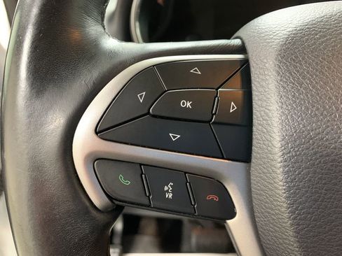 Used 2019 Jeep Grand Cherokee Altitude AWD/4WD image 13