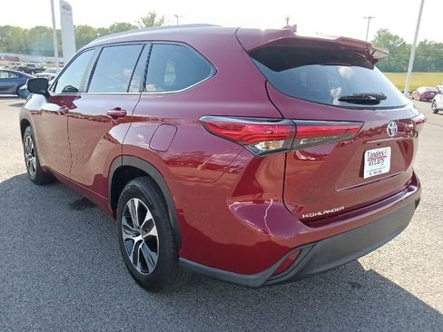 Used 2023 Toyota Highlander XLE FWD image 5