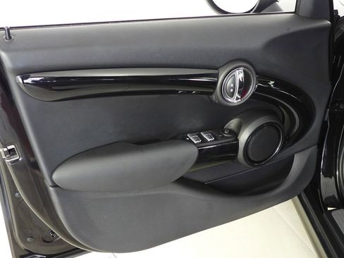 Used 2019 MINI Cooper 4-Door Hardtop image 11