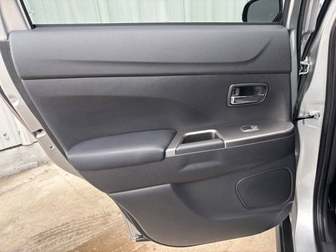 Used 2023 Mitsubishi Outlander Sport SE image 28