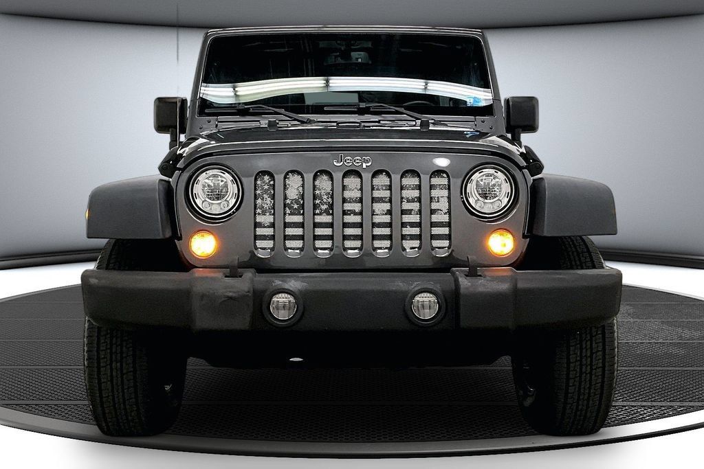 Used 2018 Jeep Wrangler Unlimited Rubicon w/ Connectivity Group AWD/4WD image 2