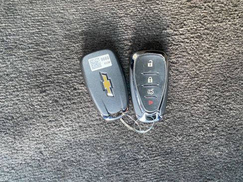 Used 2017 Chevrolet Malibu LT image 24