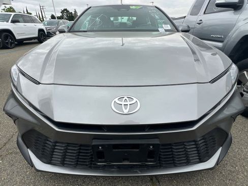 Used 2025 Toyota Camry SE FWD image 2