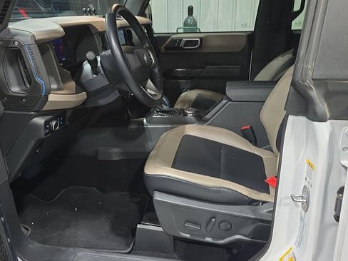 Used 2024 Ford Bronco Wildtrak image 8