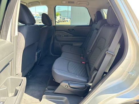 Used 2024 Nissan Pathfinder S AWD/4WD image 15