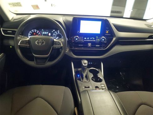 Certified 2024 Toyota Highlander LE image 13