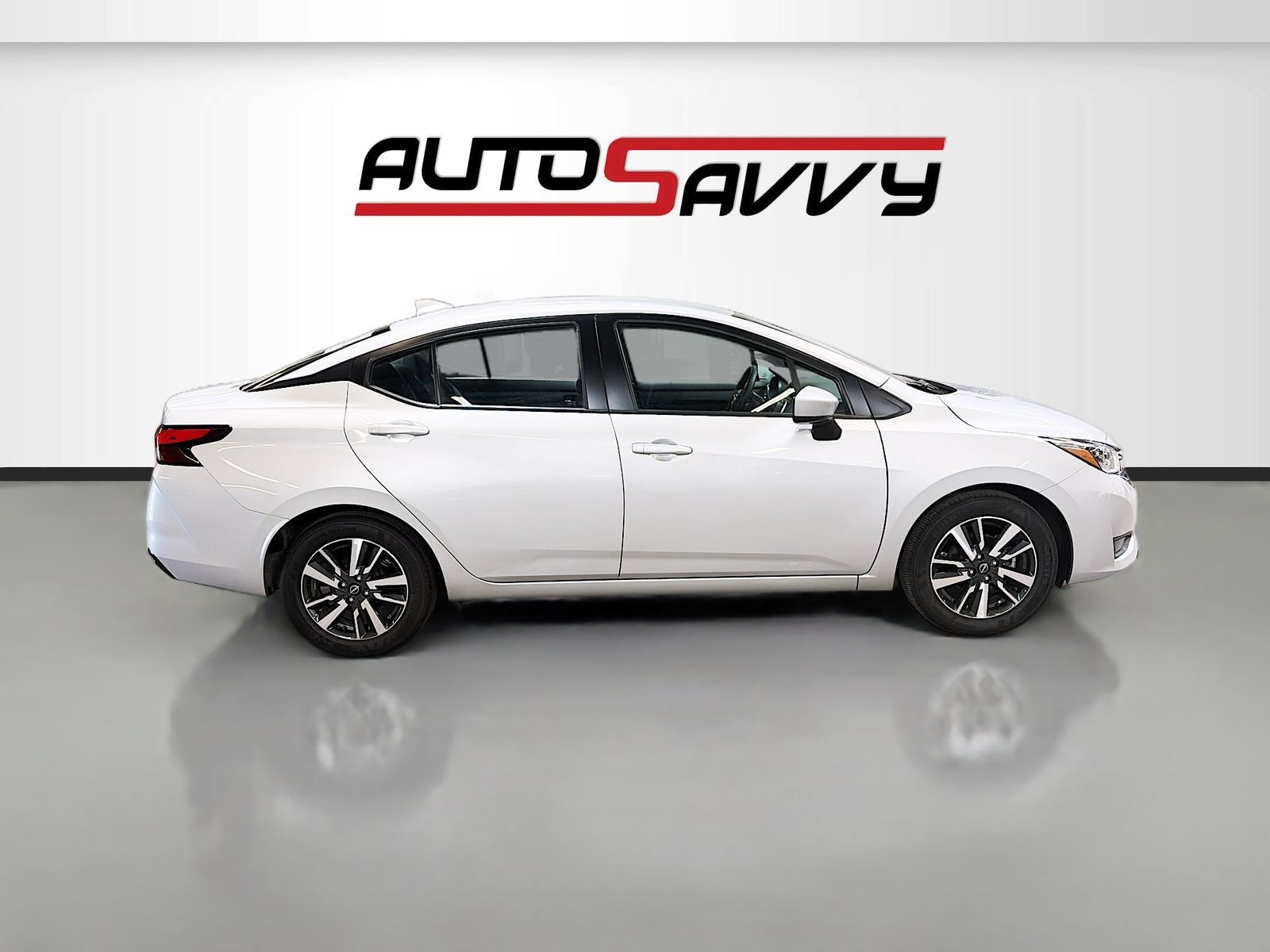 Used 2025 Nissan Versa SV FWD image 8