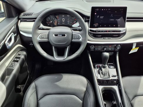 Used 2026 Jeep Compass Limited image 6