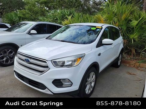 Used 2019 Ford Escape SE image 2