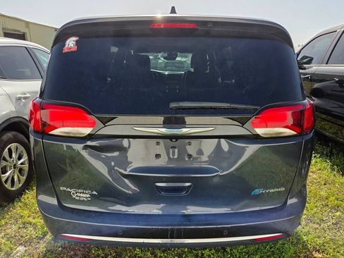 Used 2020 Chrysler Pacifica Limited w/ Advanced Safetytec Group FWD image 5