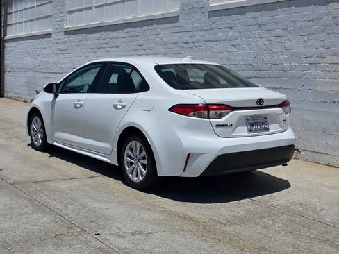 Used 2024 Toyota Corolla LE w/ LE Convenience Package FWD image 4