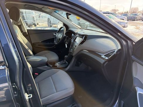 Used 2017 Hyundai Santa Fe SE image 19