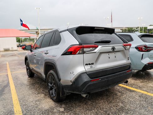 Used 2024 Toyota RAV4 LE AWD/4WD image 10