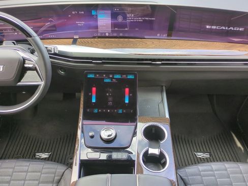 Used 2025 Cadillac Escalade Sport Platinum w/ LPO, Floor Liner Package AWD/4WD image 15