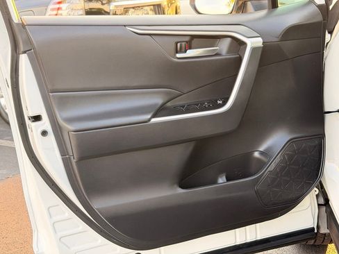 Certified 2022 Toyota RAV4 XLE FWD image 24