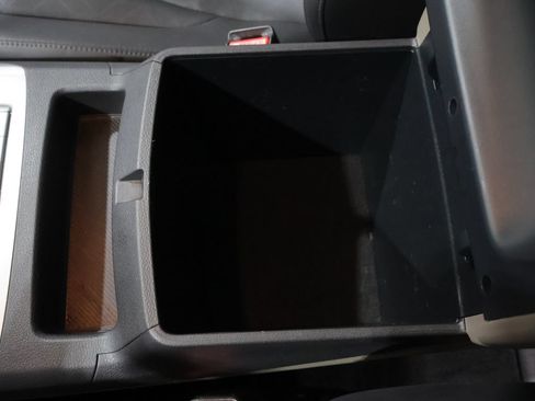 Used 2025 Kia Carnival FWD image 28