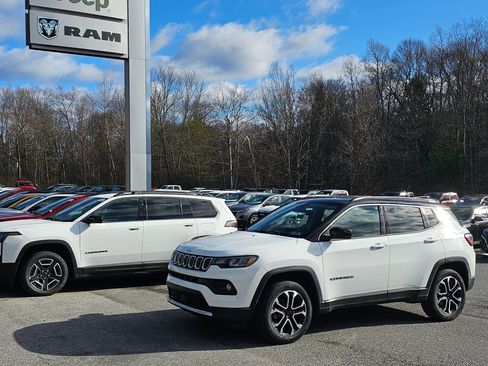 Used 2022 Jeep Compass Limited image 2