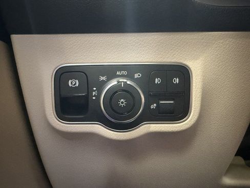 Certified 2025 Mercedes-Benz GLB 250 image 18