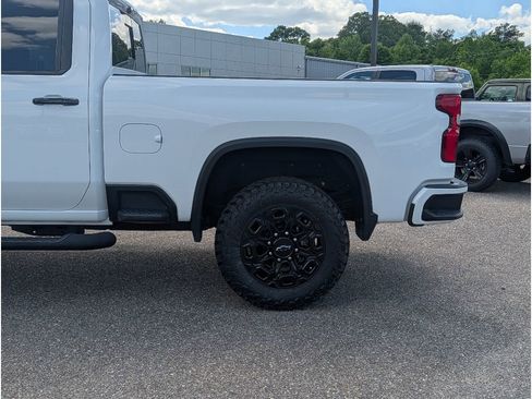Used 2022 Chevrolet Silverado 3500 LTZ w/ LTZ Plus Package AWD/4WD image 3