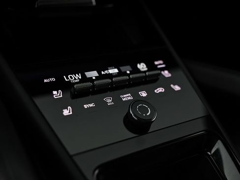 Used 2024 Porsche Cayenne AWD/4WD image 40