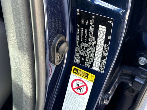 Used 2015 Toyota Highlander Plus FWD image 20