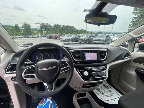 Used 2023 Chrysler Voyager LX FWD image 17