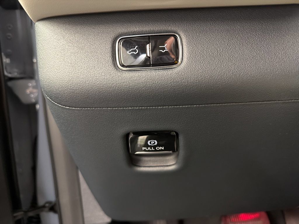 Used 2026 Lincoln Navigator L Reserve AWD/4WD image 22