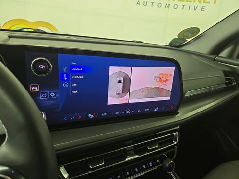 Certified 2025 Chevrolet Traverse LT w/ Driver Confidence Package image 22